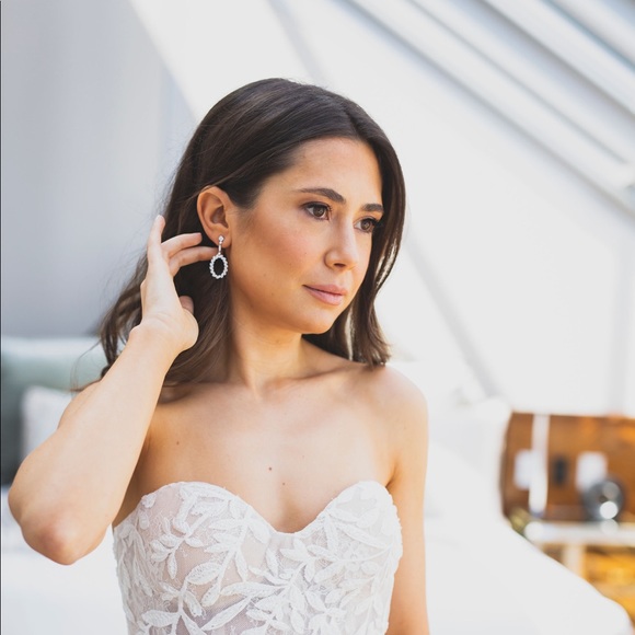 Meet your Posher, Emily - Picture 1 of 2